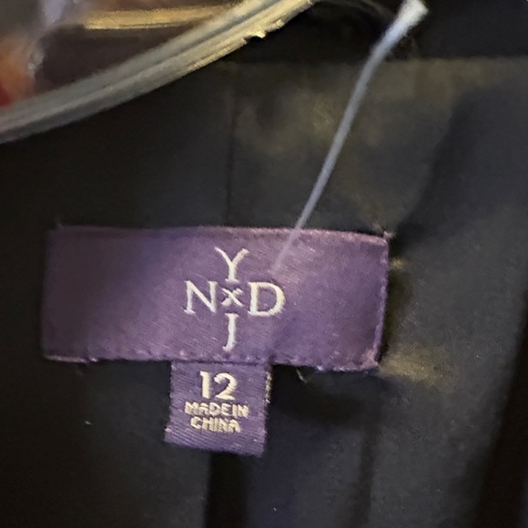 Elegant Black Blazer with Leather Details - Picture 10 of 10